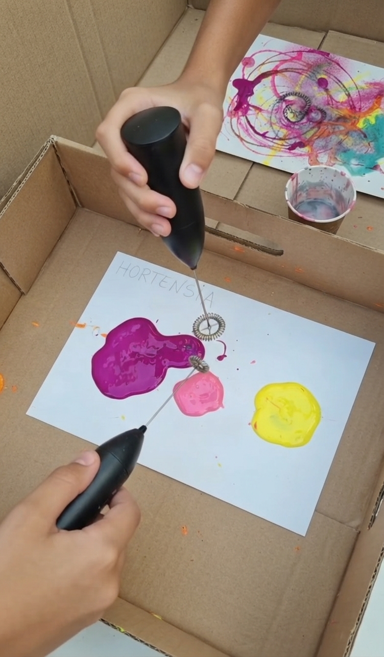 Flores giradas com batedeira — técnica do Ateliê Itinerâncias