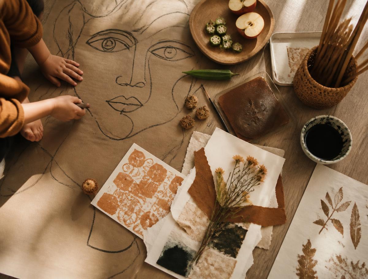 Exemplos de técnicas do eixo Grafismos, Traço e Colagem Poética — Ateliê Itinerâncias
